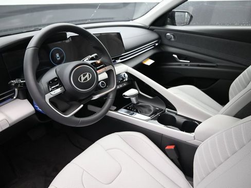 New 2026 Hyundai Elantra Limited FWD image 19