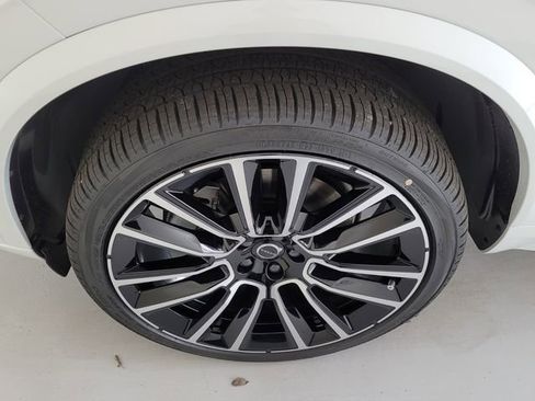 New 2026 Volvo XC90 B6 Plus w/ Protection Package Premier AWD/4WD image 6