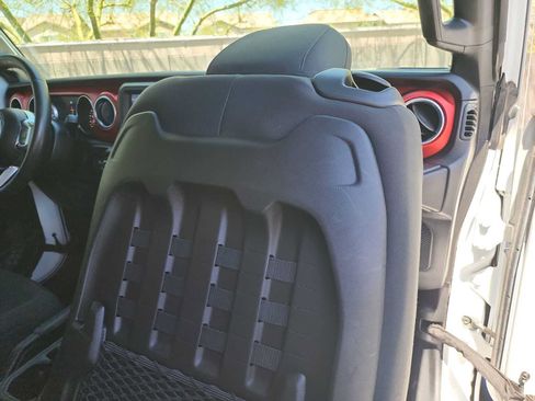 Used 2021 Jeep Wrangler Rubicon AWD/4WD image 16