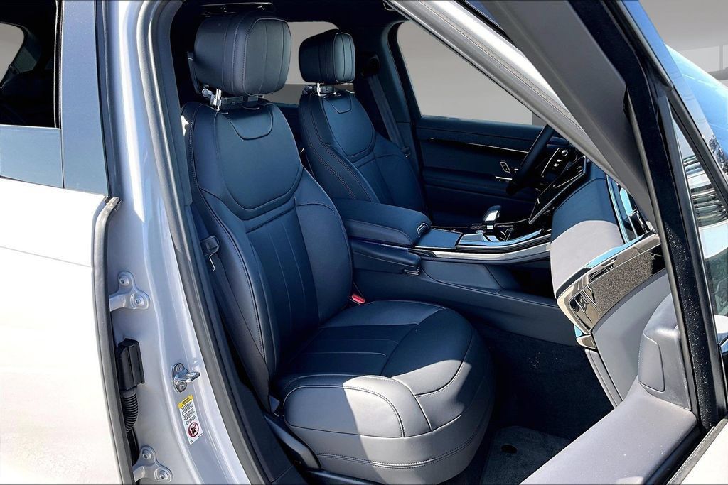 New 2026 Land Rover Range Rover Sport Dynamic SE AWD/4WD image 11