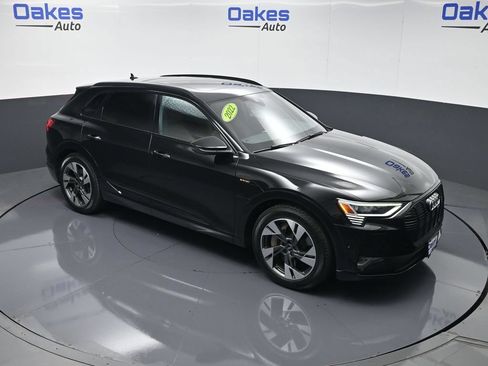 Used 2022 Audi e-tron Premium w/ Convenience Plus Package AWD/4WD image 44