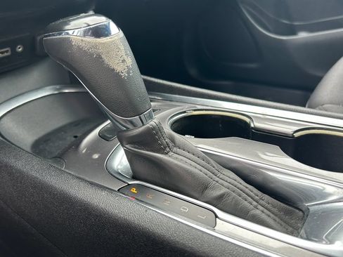 Used 2020 Chevrolet Malibu LT FWD image 19