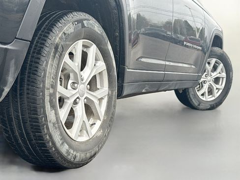 Used 2023 Jeep Grand Cherokee L Limited image 16