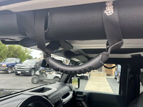 Used 2018 Jeep Wrangler Unlimited Sport S AWD/4WD image 28