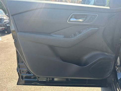 New 2026 Nissan Rogue Platinum w/ Platinum Premium Package image 13