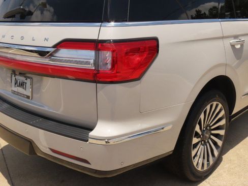 Used 2021 Lincoln Navigator Reserve w/ Luxury Package RWD image 10
