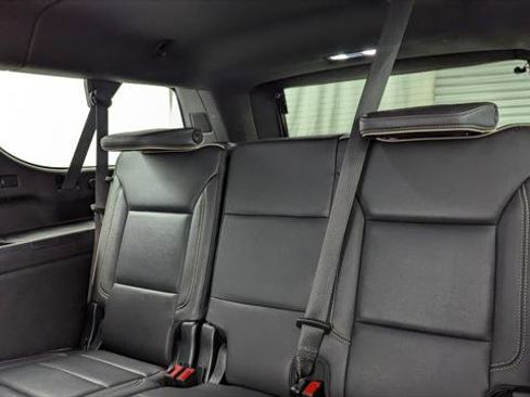 Used 2023 Chevrolet Suburban Premier image 18