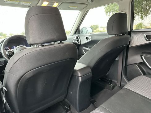 Used 2020 Kia Soul LX FWD image 17