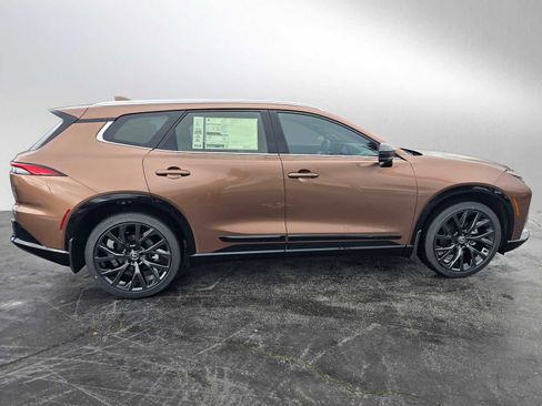 New 2025 Toyota Crown Signia image 2