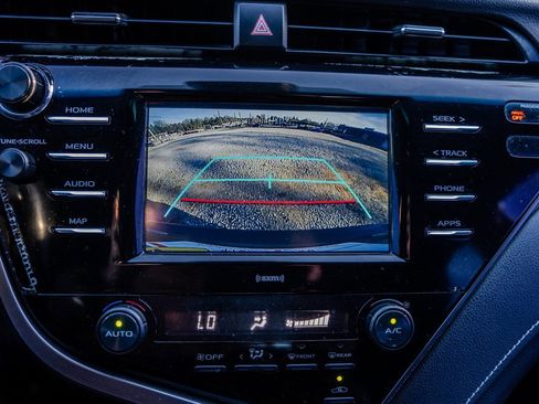 Used 2020 Toyota Camry SE image 21