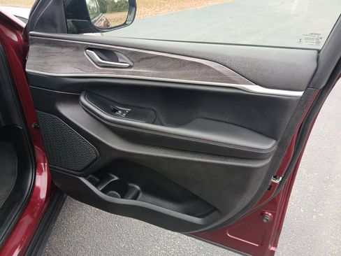 Certified 2023 Jeep Grand Cherokee Limited image 33