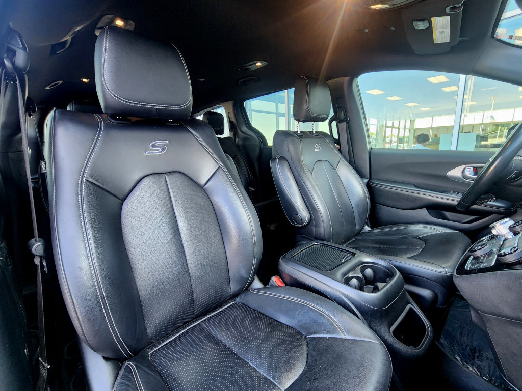 Used 2021 Chrysler Pacifica Touring-L w/ Premium & Safety Sphere Group FWD image 39