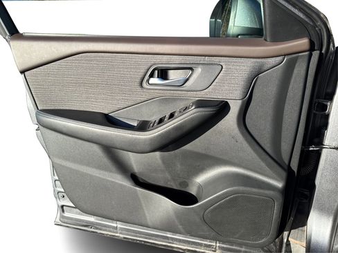 Used 2022 Nissan Rogue SV AWD/4WD image 19