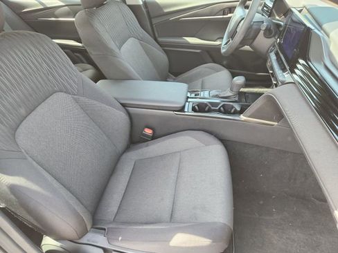 Used 2025 Toyota Camry LE image 12