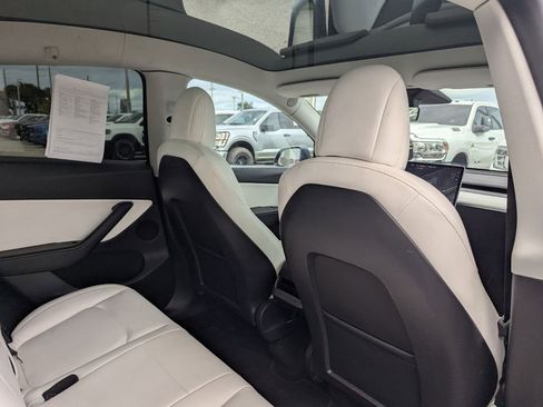 Used 2022 Tesla Model Y Performance image 12