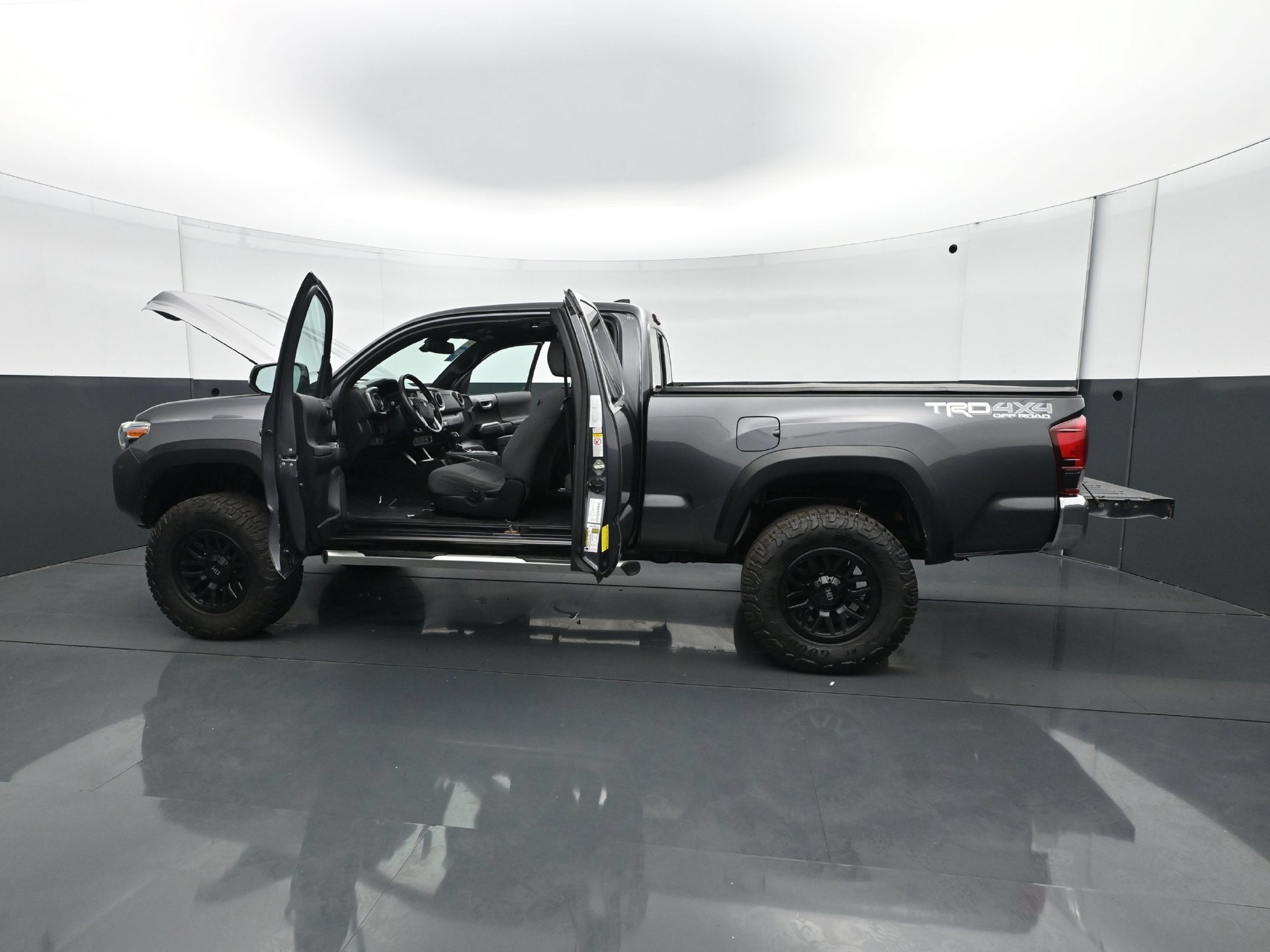 Used 2019 Toyota Tacoma TRD Off-Road AWD/4WD image 29