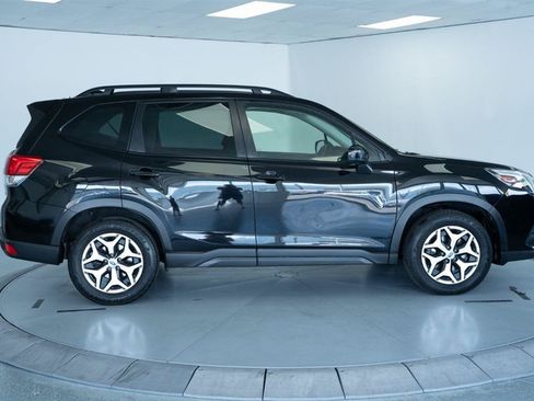 Used 2023 Subaru Forester Premium AWD/4WD image 9
