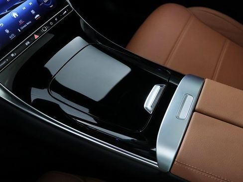 Used 2024 Mercedes-Benz GLC 300 4MATIC w/ Driver Assistance Package image 30