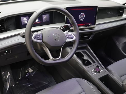 New 2026 Volkswagen Tiguan SE image 6