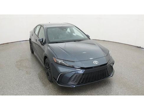 Used 2026 Toyota Camry SE FWD image 14