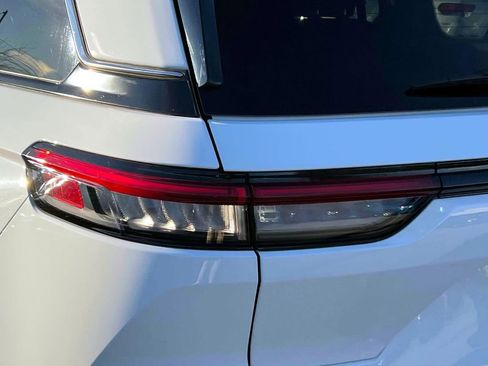 Certified 2023 Jeep Grand Cherokee Laredo w/ Luxury Tech Group I image 9