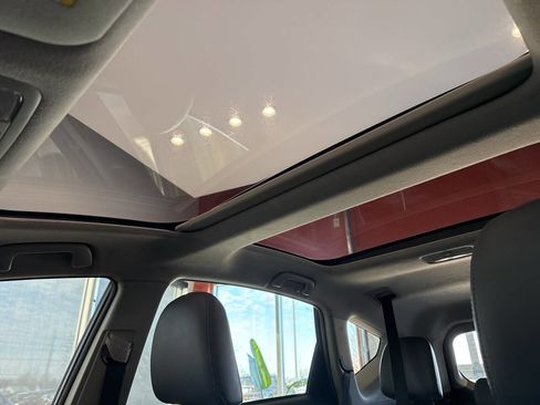 Used 2014 Toyota Prius V Five image 27