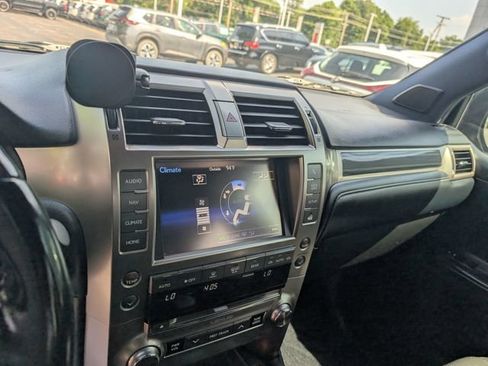 Used 2021 Lexus GX 460 Premium w/ Premium Package AWD/4WD image 19