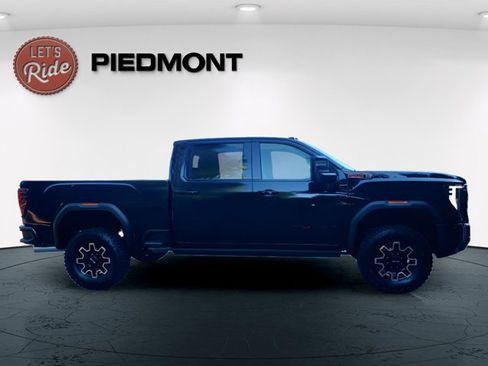 Used 2026 GMC Sierra 2500 AT4X w/ LPO, Black Badging Package AWD/4WD image 4