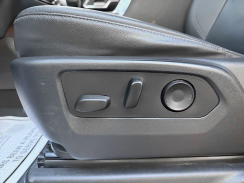 Used 2022 GMC Sierra 1500 SLT w/ SLT Convenience Package image 31