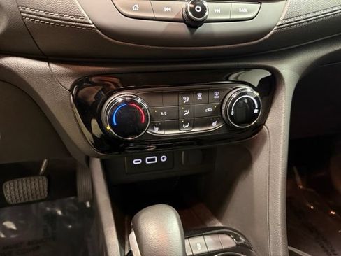 Used 2021 Buick Encore GX Preferred w/ Cold Weather Comfort Package FWD image 19