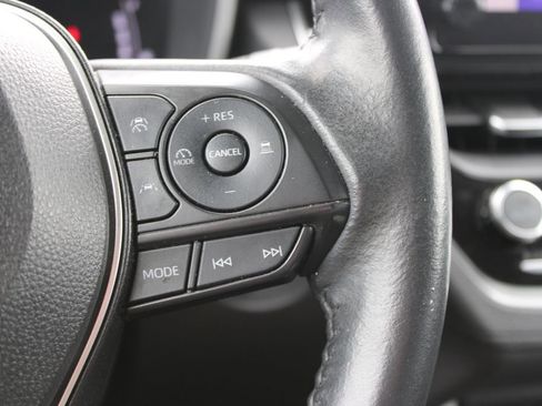 Used 2024 Toyota Corolla Cross XLE image 35