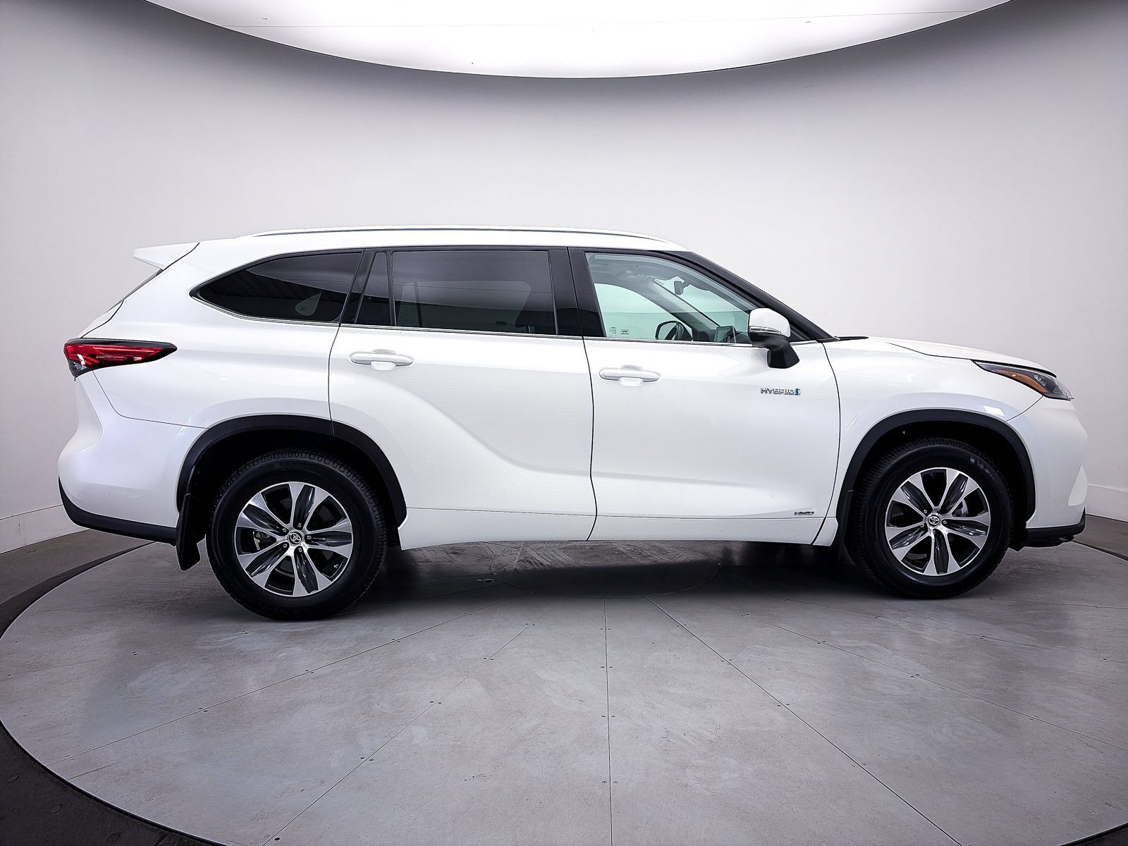 Used 2020 Toyota Highlander XLE AWD/4WD image 38