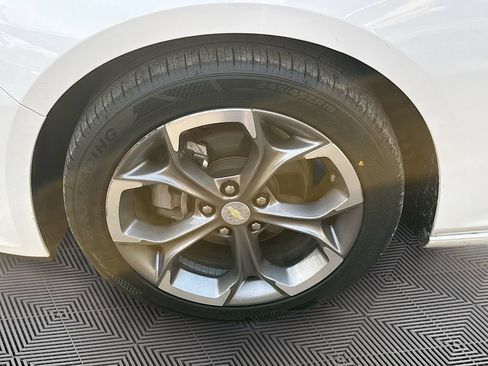 Used 2022 Chevrolet Malibu LT FWD image 34