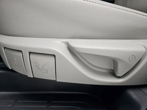 Used 2024 Toyota Highlander Limited image 33