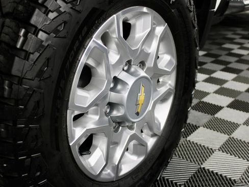 Used 2023 Chevrolet Silverado 2500 LT AWD/4WD image 15