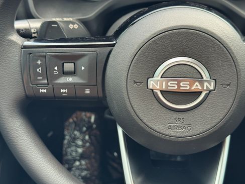 Used 2022 Nissan Rogue SV FWD image 19