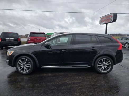 Used 2016 Volvo V60 T5 Cross Country image 11