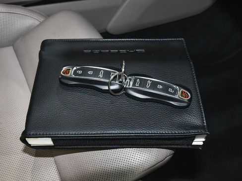 Used 2021 Porsche Taycan Turbo image 70