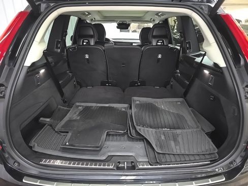 Used 2022 Volvo XC90 T6 Momentum w/ Advanced Package image 12