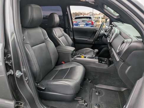 Used 2023 Toyota Tacoma TRD Off-Road image 25