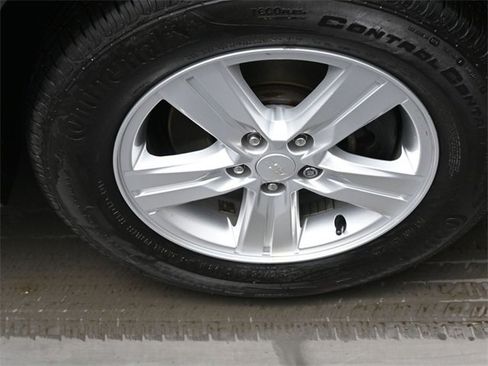 Used 2019 Chevrolet Trax LT w/ LT Convenience Package image 24