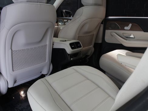 Used 2022 Mercedes-Benz GLS 450 4MATIC image 46