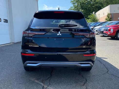 New 2025 Mitsubishi Outlander SE image 4