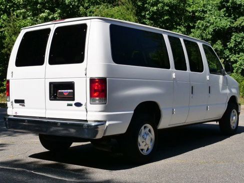 Used 2014 Ford E-350 and Econoline 350 XLT RWD image 16