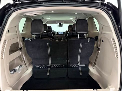 Certified 2023 Chrysler Pacifica Touring-L FWD image 11