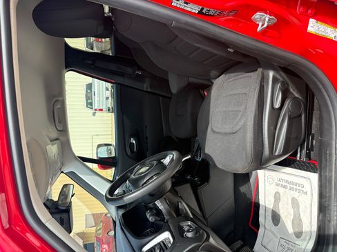 Used 2019 Jeep Renegade Latitude AWD/4WD image 10