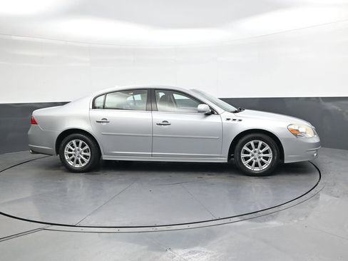 Used 2011 Buick Lucerne CXL w/ Driver Confidence Package image 3