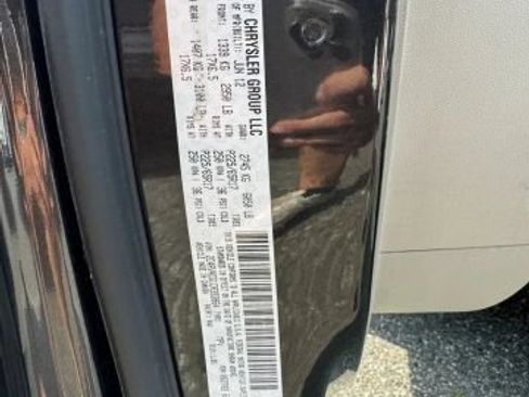 Used 2012 Volkswagen Routan SEL FWD image 25