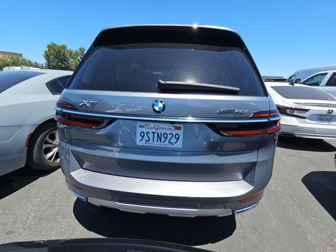 Used 2025 BMW X7 xDrive40i AWD/4WD image 10