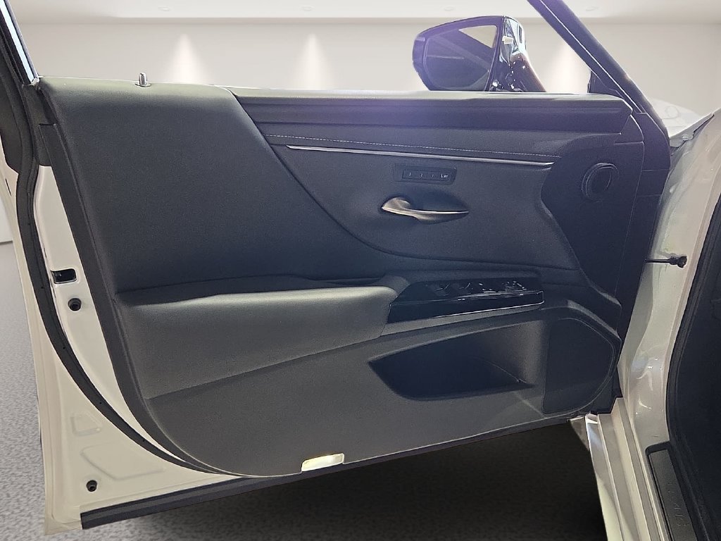 Used 2025 Lexus ES 350 w/ Premium Package FWD image 17
